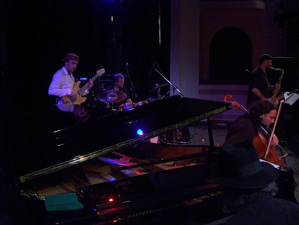 Fotografie �. 433 k �l�nku Fotografick� a obrazov� ohl�dnut� za festivalem Poli�ka Jazz 2006 