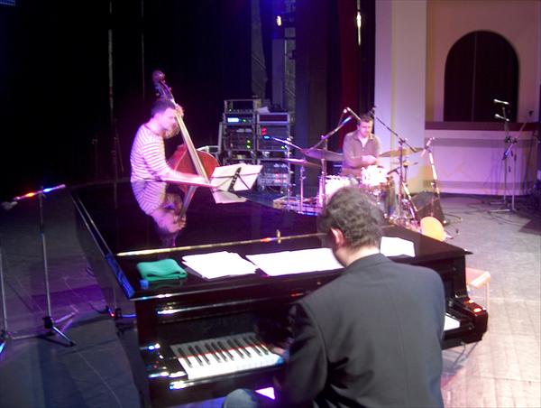 Fotografie �. 435 k �l�nku Fotografick� a obrazov� ohl�dnut� za festivalem Poli�ka Jazz 2006 