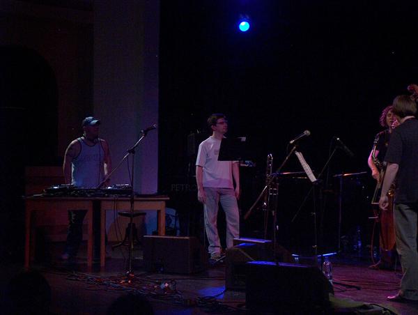 Fotografie �. 439 k �l�nku Fotografick� a obrazov� ohl�dnut� za festivalem Poli�ka Jazz 2006 